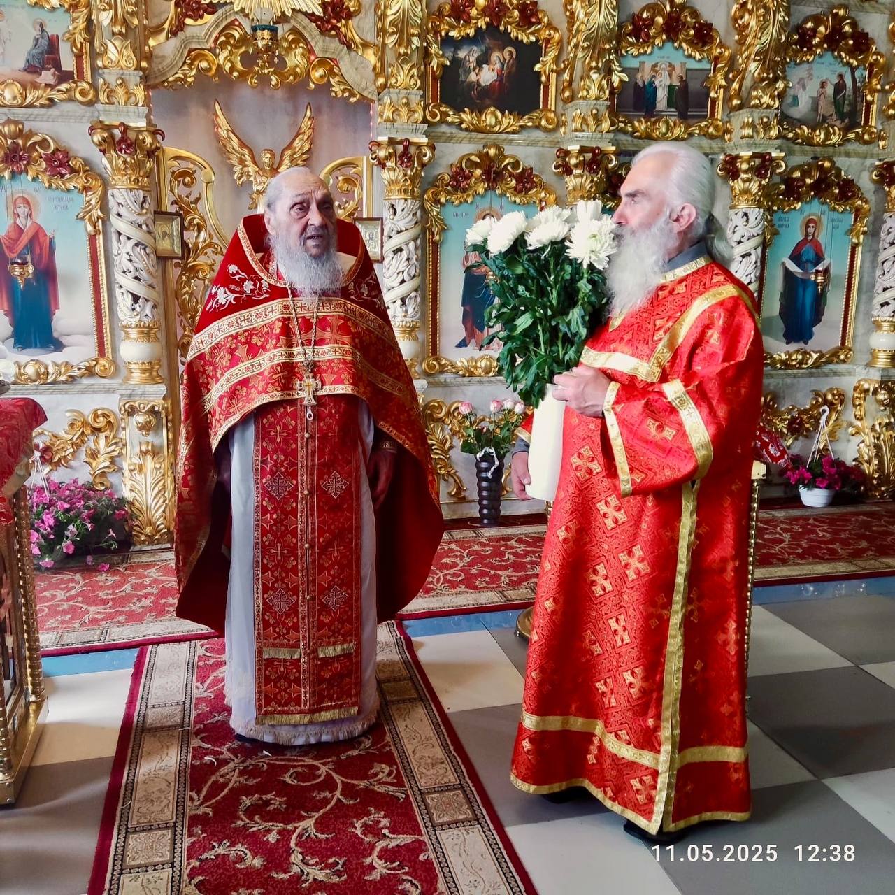 Поздравление протоиерея Евгения в храме